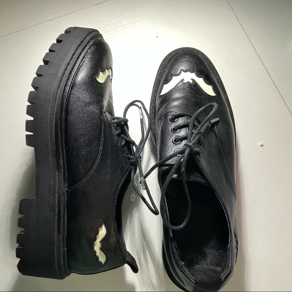 glow in the dark black bat oxford style faux leather platforms from hot-topic 🦇